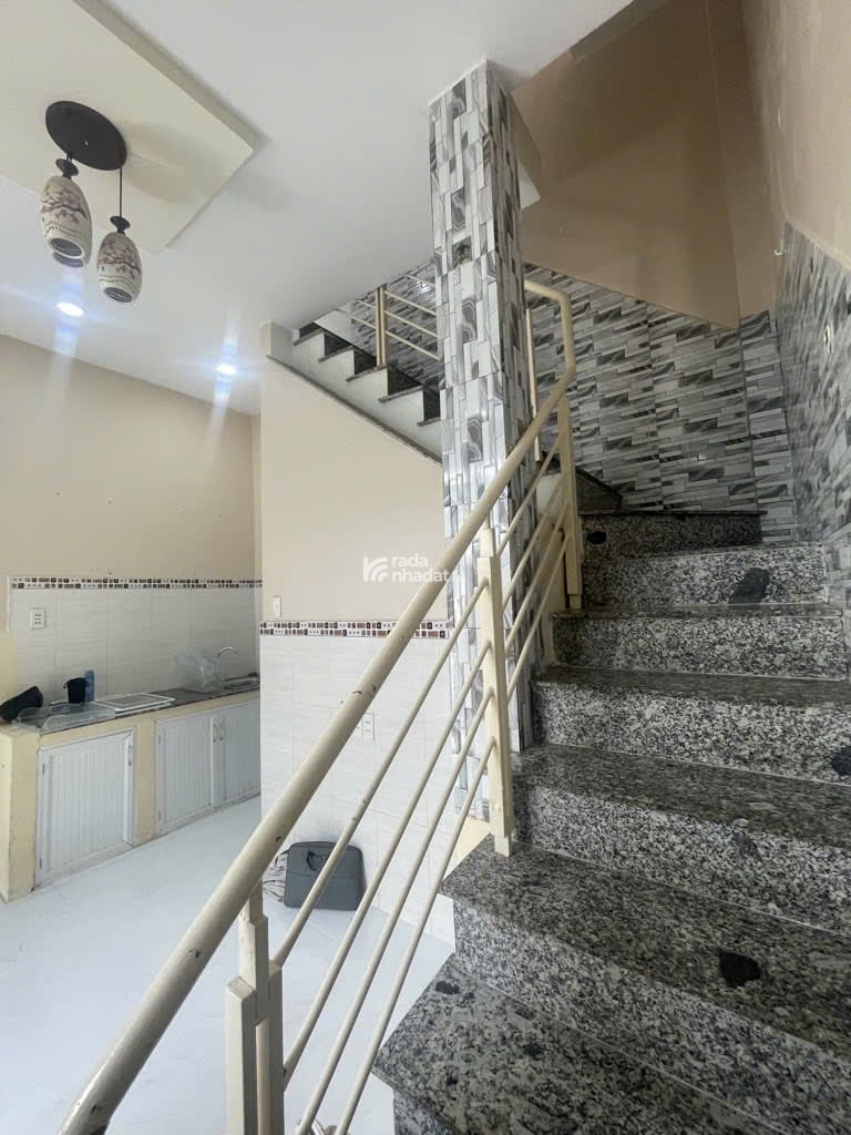 Nhà 3 lầu BTCT - Bùi Văn Ba - cạnh KCX tân thuận - sân để xe riêng - shr - nhà mới - nhỉnh 2T TL