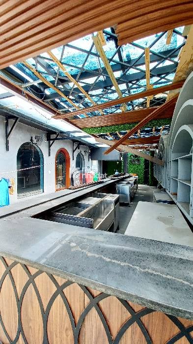 HIỆN TẠI LÀ BIỆT THỰ ĐƯỢC THIẾT KẾ LÀ VỪA Ở VỪA KINH DOANH..QUÁN BAR..