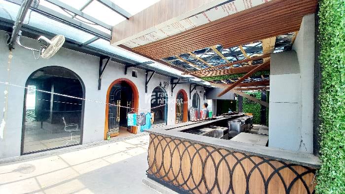 HIỆN TẠI LÀ BIỆT THỰ ĐƯỢC THIẾT KẾ LÀ VỪA Ở VỪA KINH DOANH..QUÁN BAR..