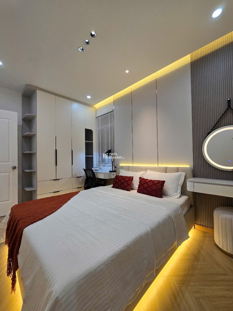 Bán nhanh căn hộ Sky garden 3, PMH, Q7, DT 68,86m2, tk 2PN nhà mới đẹp, giá chỉ 5,2 tỷ 