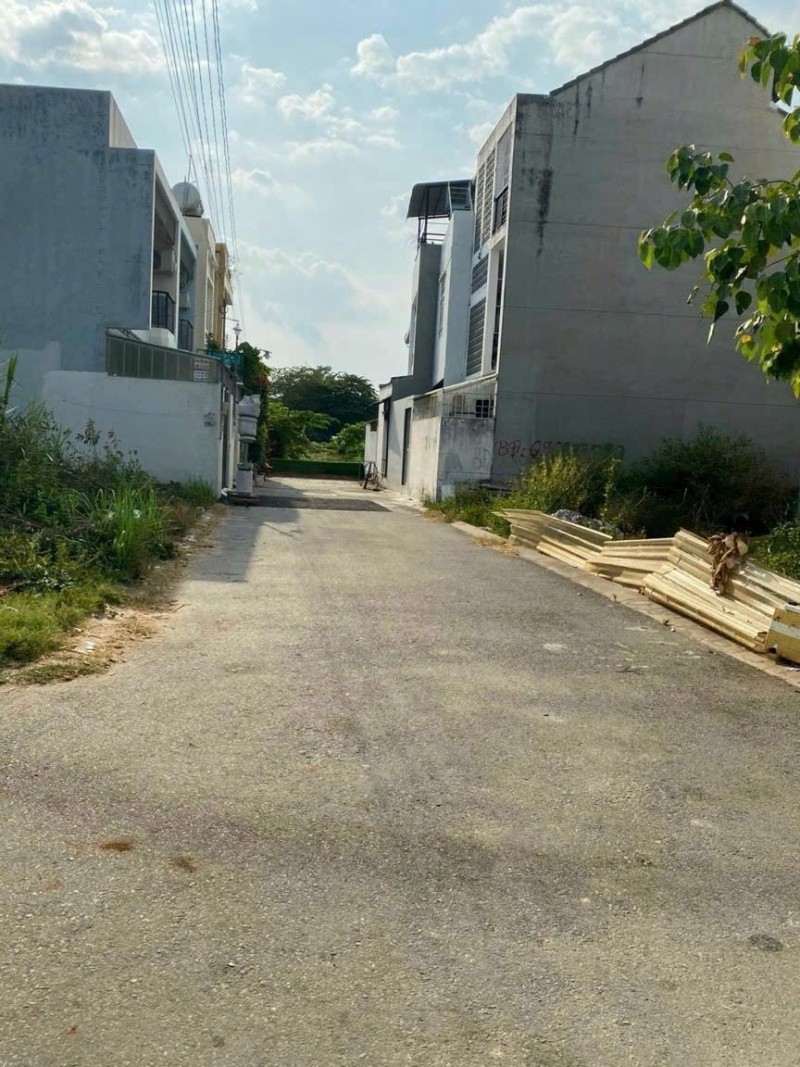 Đất Đẹp 96m2 - Xây Dựng 3 Tầng - Hẻm 6m - Nguyễn Duy Trinh. Giá 4.X Tỷ