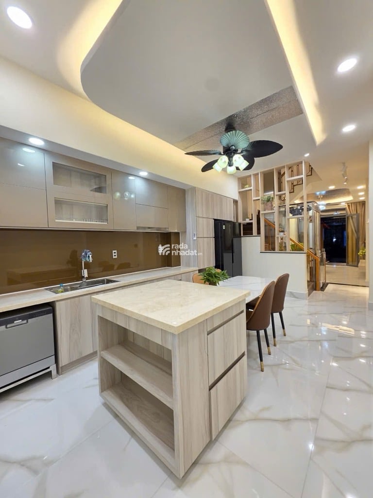 NHÀ 4 TẦNG MỚI ĐẸP - 61M2 - 5PN - CÓ THANG MÁY - HẺM Ô TÔ - FULL NỘI THẤT - GIÁP QUẬN 3