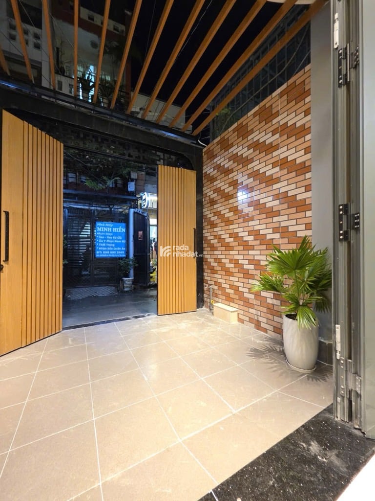 NHÀ 4 TẦNG MỚI ĐẸP - 61M2 - 5PN - CÓ THANG MÁY - HẺM Ô TÔ - FULL NỘI THẤT - GIÁP QUẬN 3