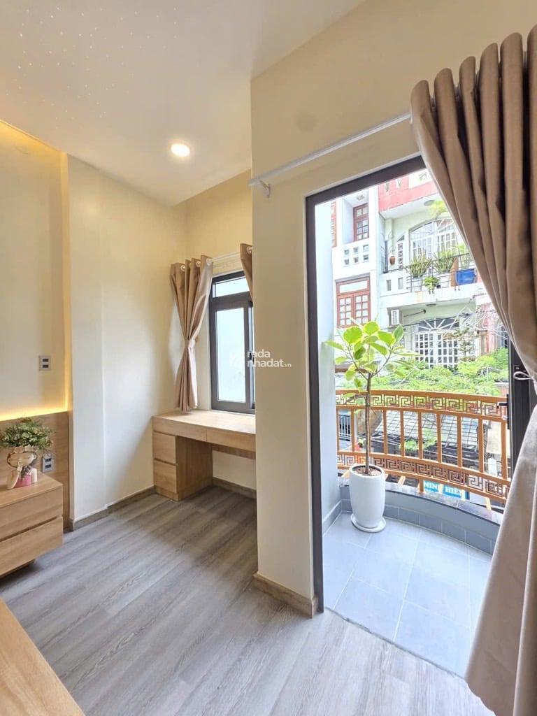 NHÀ 4 TẦNG MỚI ĐẸP - 61M2 - 5PN - CÓ THANG MÁY - HẺM Ô TÔ - FULL NỘI THẤT - GIÁP QUẬN 3