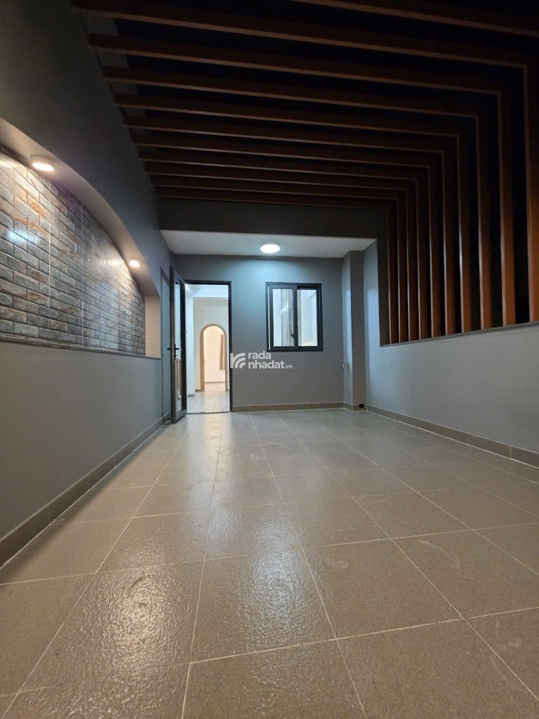 NHÀ 4 TẦNG MỚI ĐẸP - 61M2 - 5PN - CÓ THANG MÁY - HẺM Ô TÔ - FULL NỘI THẤT - GIÁP QUẬN 3