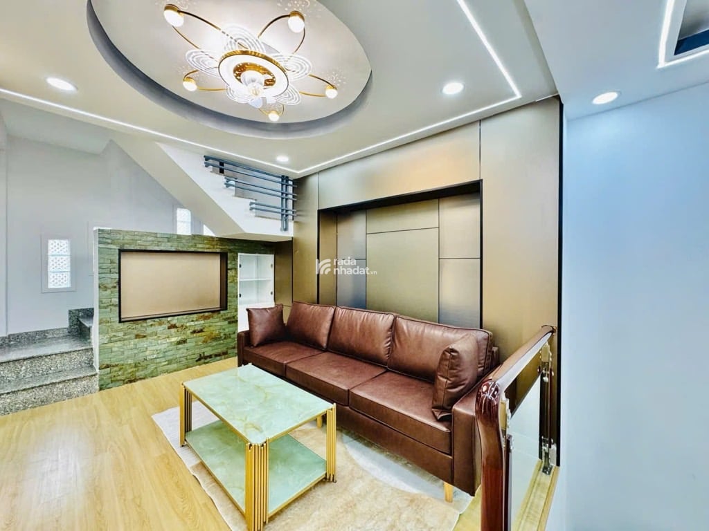 Bán nhà HXH mới đẹp Thích Quảng Đức, cách mặt tiền 1 căn, ở ngay.