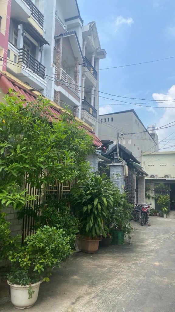 NHÀ 4 TẦNG - OTO NGỦ TRONG NHÀ - DỆN TÍCH: 90m2 SỔ VUÔNG A4 - NHỈNH 100Tr/m2