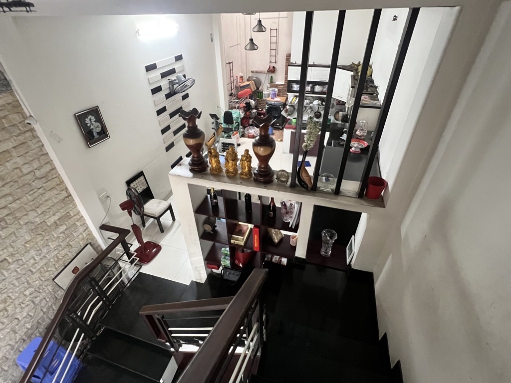 NHÀ 4 TẦNG - OTO NGỦ TRONG NHÀ - DỆN TÍCH: 90m2 SỔ VUÔNG A4 - NHỈNH 100Tr/m2