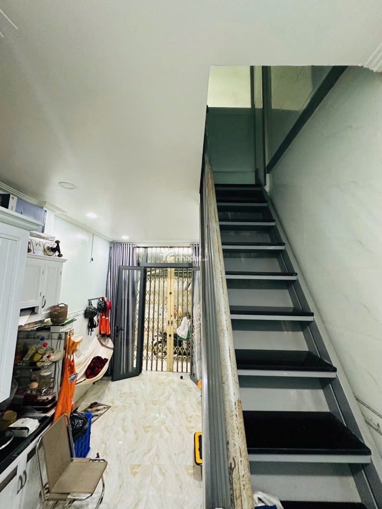 SÁT TÂN BÌNH, HXH TRỊNH ĐÌNH TRỌNG, TÂN PHÚ, 20M2 ĐẸP Ở NGAY. GIẢM 550TR CHỈ 2.6T 