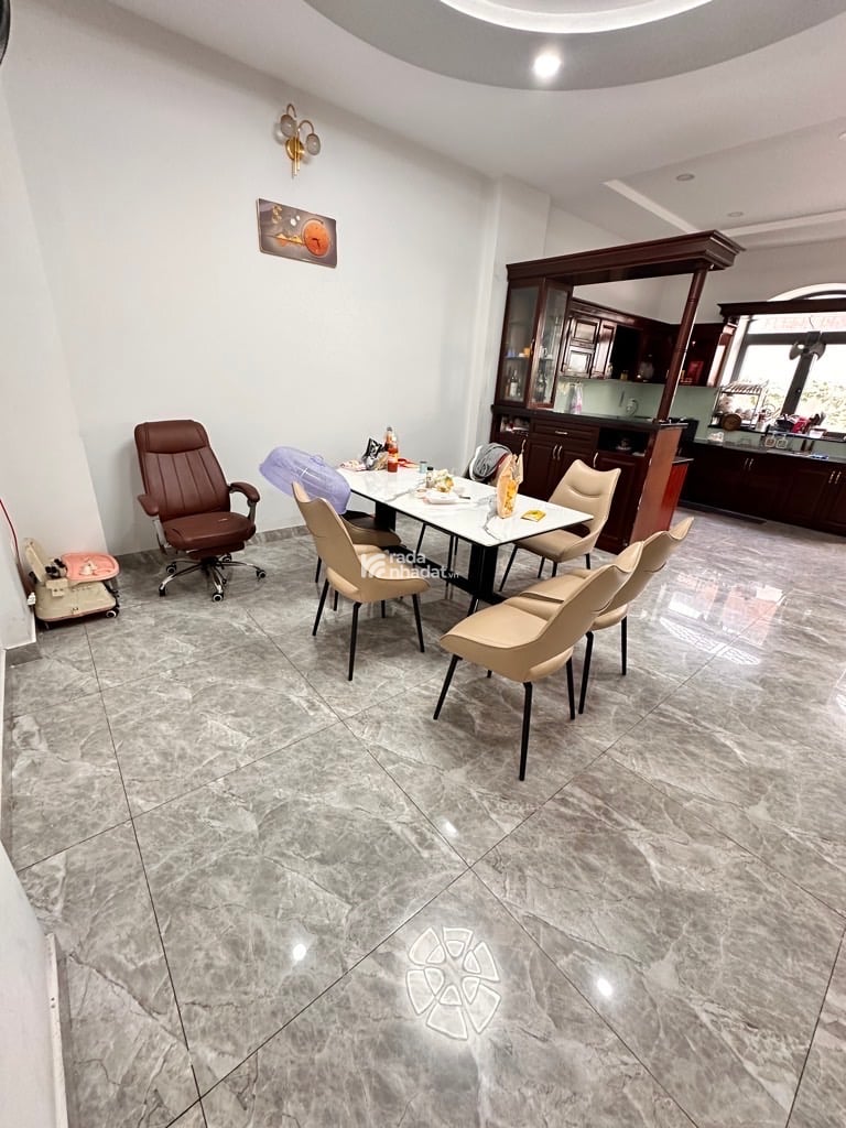 SIÊU HIẾM BIỆT THỰ - HỒ BƠI - HƠN 330M2 -