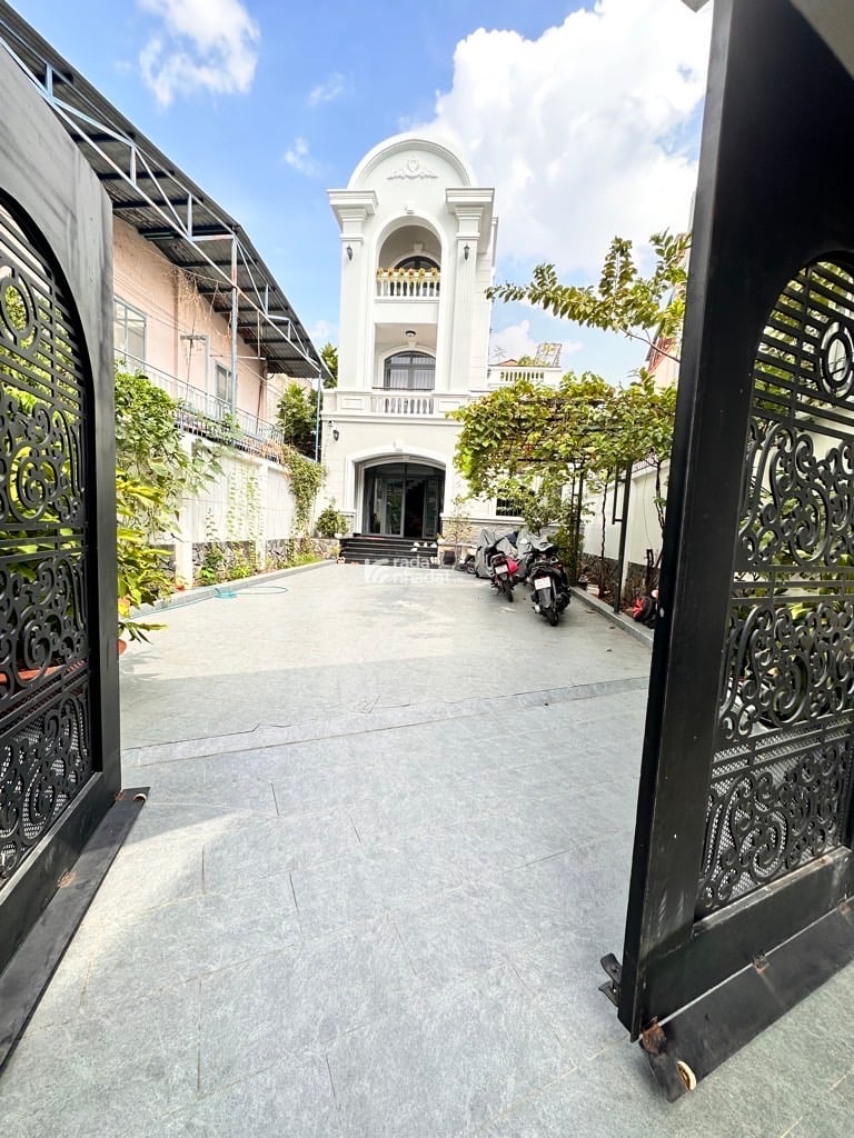 SIÊU HIẾM BIỆT THỰ - HỒ BƠI - HƠN 330M2 -