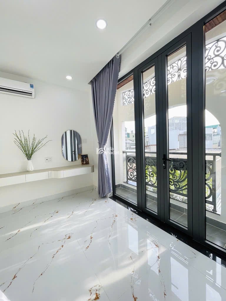 NHÀ MỚI Ở NGAY - FULL NỘI THẤT - GẦN CÔNG VIÊN LÀNG HOA