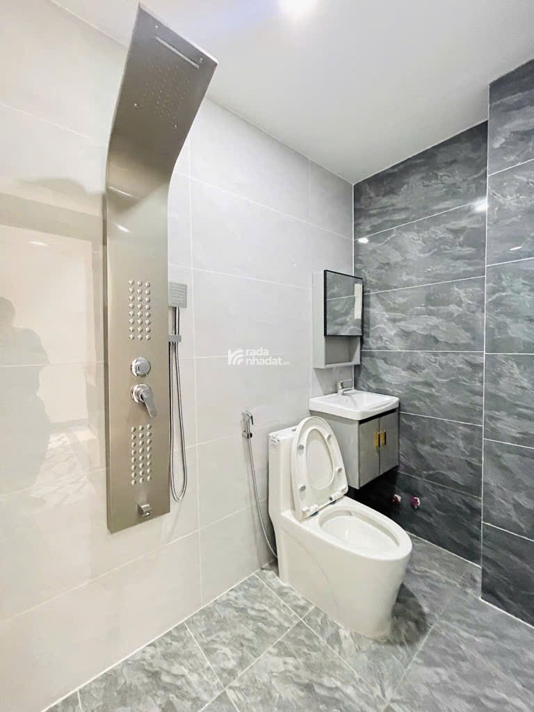NHÀ MỚI Ở NGAY - FULL NỘI THẤT - GẦN CÔNG VIÊN LÀNG HOA