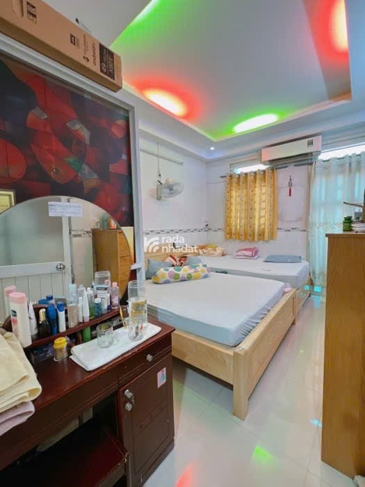 Nhà bán đường Đoàn Văn Bơ, Quận 4 mới đẹp, giá tốt, chỉ vài phút qua trung tâm Quận 1