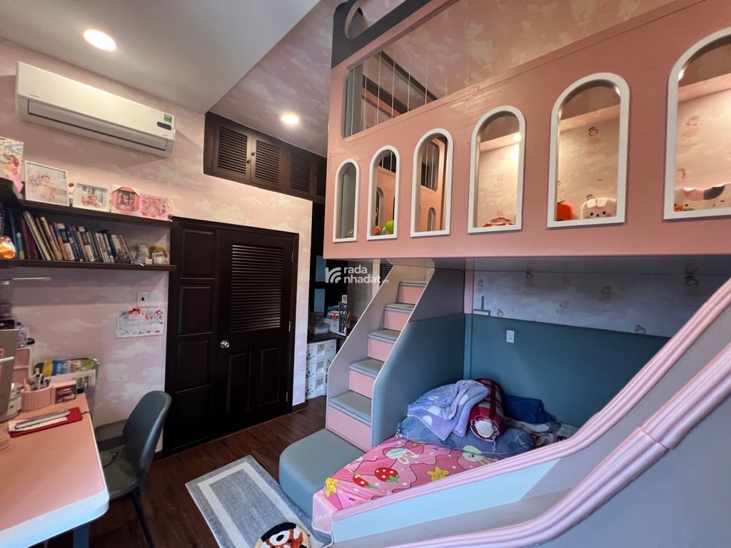 Bán nhà Phú Nhuận 4 x 18 x 5 tầng phong cách Âu cổ điển, HXH gần mặt tiền 