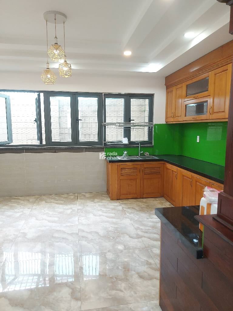  Sát công viên, không khí trong lành, ngay đường Tô Hiệu, phố ăn nhậu sầm uất