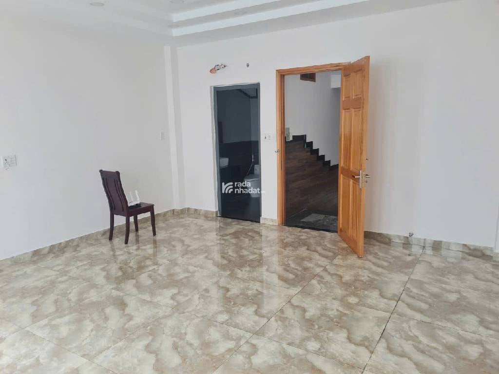  Sát công viên, không khí trong lành, ngay đường Tô Hiệu, phố ăn nhậu sầm uất