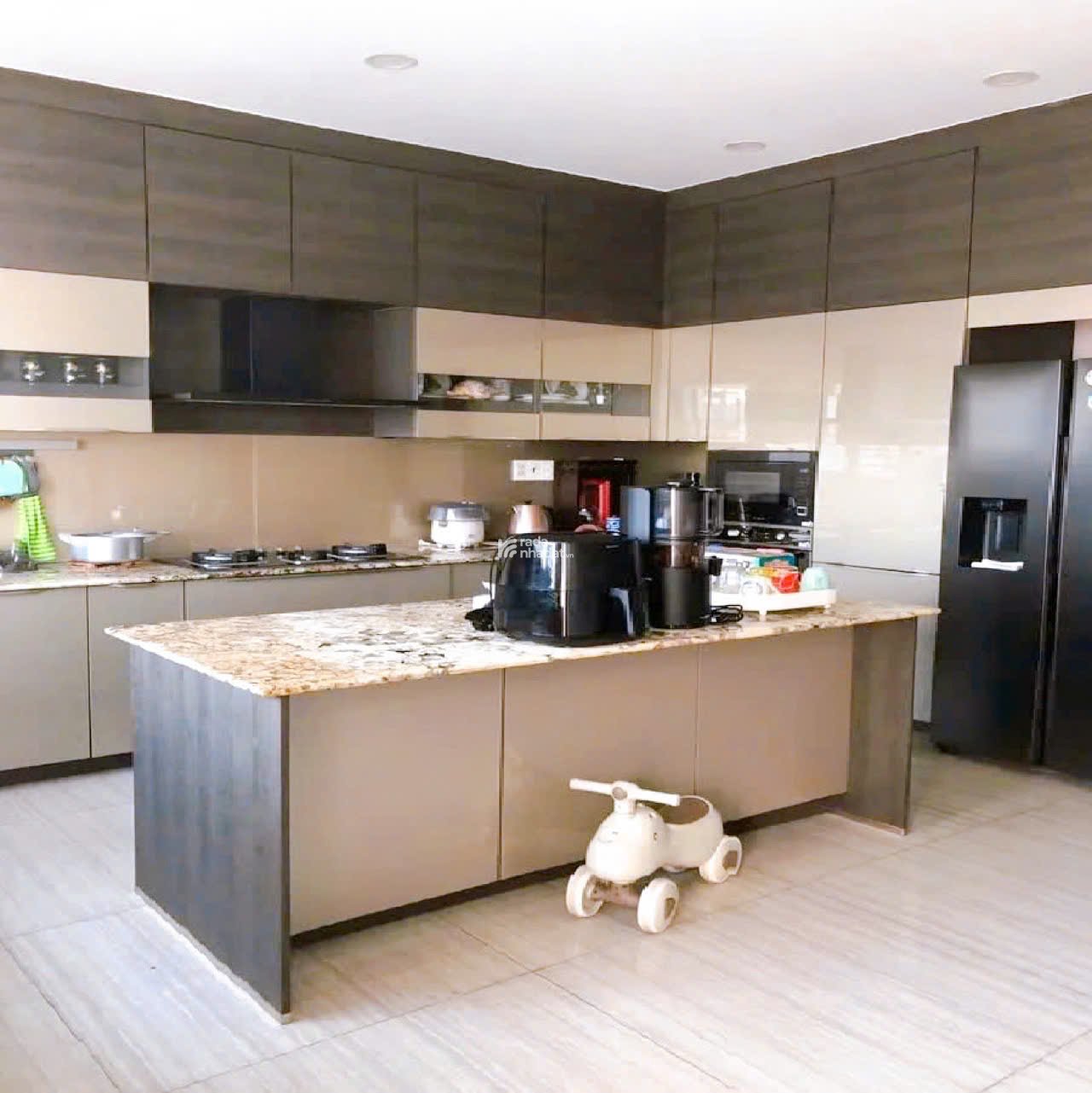 Nhà MẶT TIỀN , HUỲNH VĂN BÁNH , QUẬN PHÚ NHUẬN , 5 TẦNG , THANG MÁY , 5.3 x 23 m , 42 TỶ