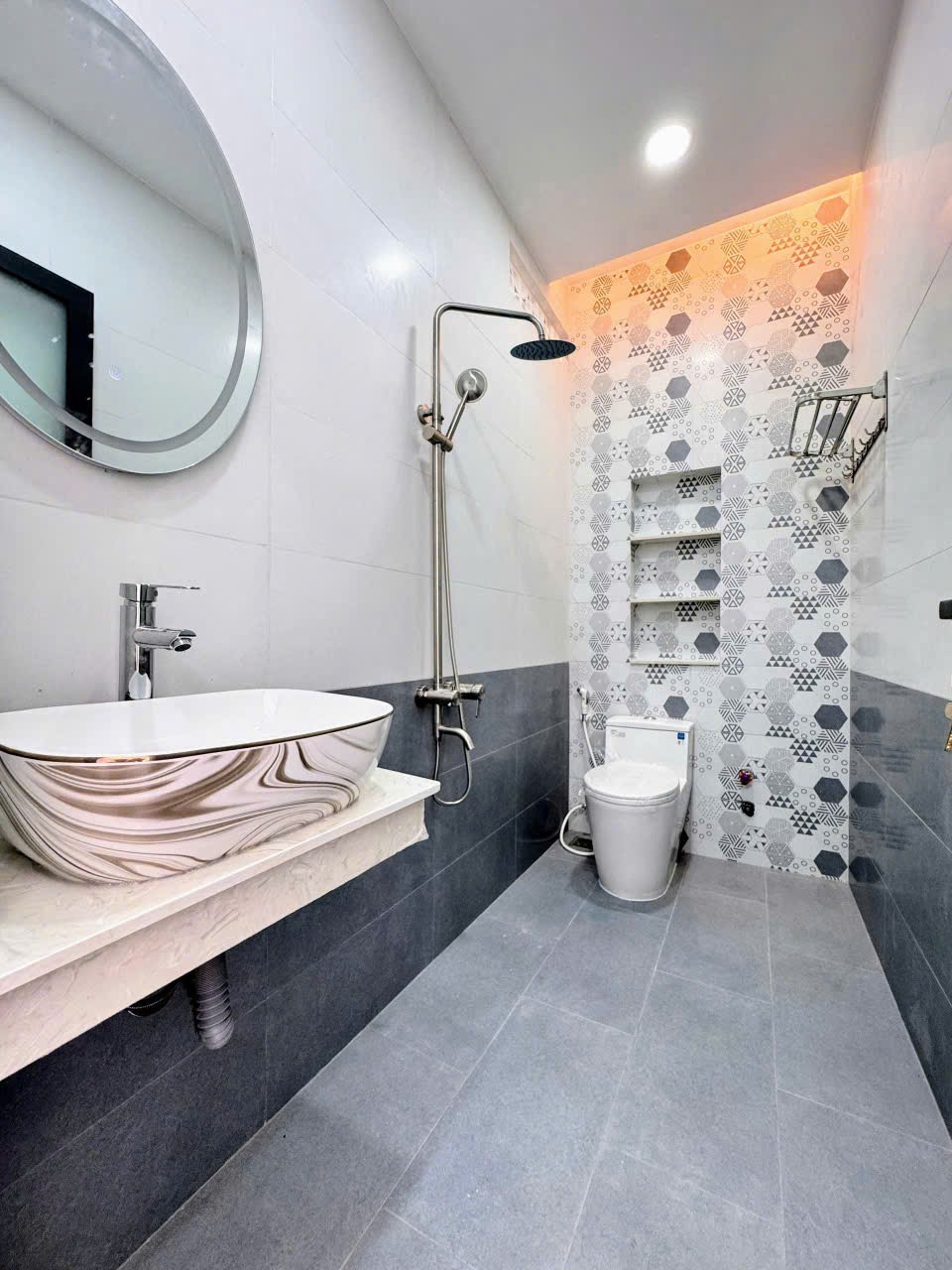 Nhà đẹp mới 3pn HXH giáp Aeon Mall Tân Phú chỉ 5.78 tỷ