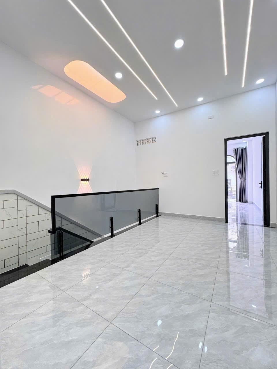 Nhà đẹp mới 3pn HXH giáp Aeon Mall Tân Phú chỉ 5.78 tỷ