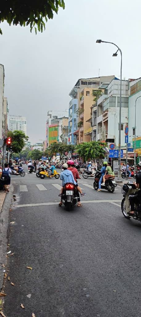 NGÃ TƯ CHÂU VĂN LIÊM- NGUYỄN TRÃI -6 TẦNG-Q.5-DT: 65M2 (DÀI 17M)-31 TỶ