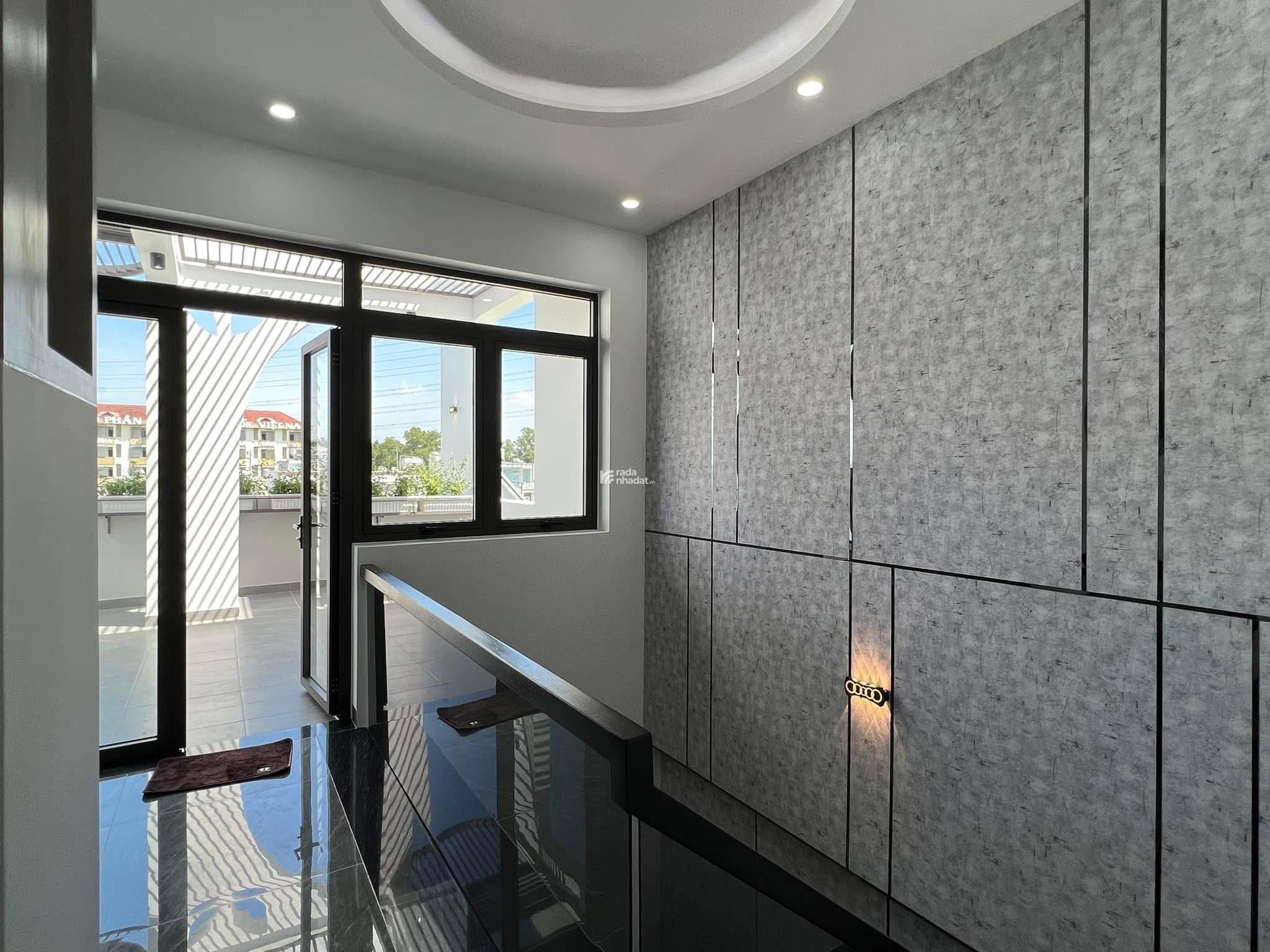 Bán Nhà Phố Hiện Đại, Trung Tâm Thủ Dầu Một, Giá Cực Tốt, Vào Ở Ngay
