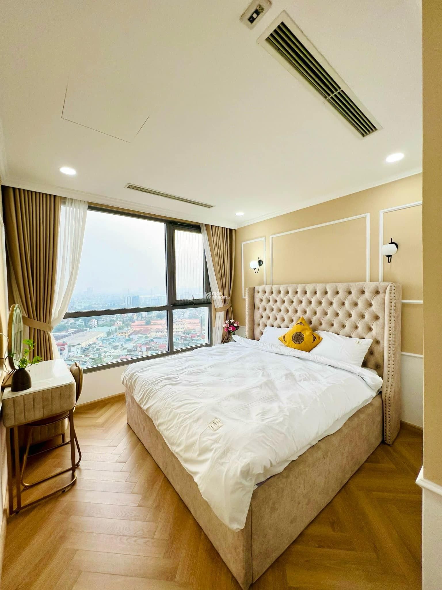 Tôi bán nhanh căn hộ 2PN DT 84m2 chung cư Fivestar Kim Giang, giá 5.5 tỷ bao phí, LH: 0932 392 ***