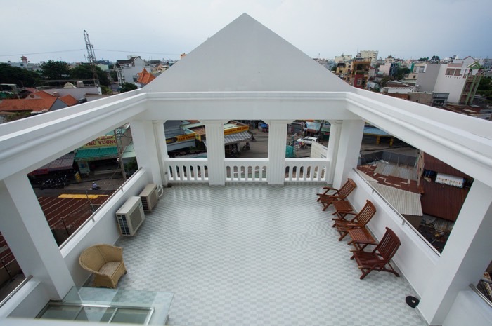 vịTrí tuyệt vời, cực kỳ sầm uất ngay ngã tư giao Thạch Lam tiện ích cái gì cũng có dễ dàng di