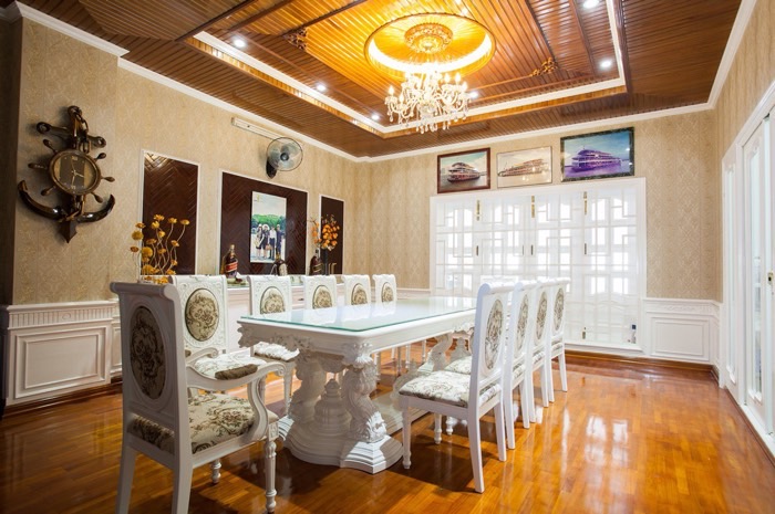 vịTrí tuyệt vời, cực kỳ sầm uất ngay ngã tư giao Thạch Lam tiện ích cái gì cũng có dễ dàng di