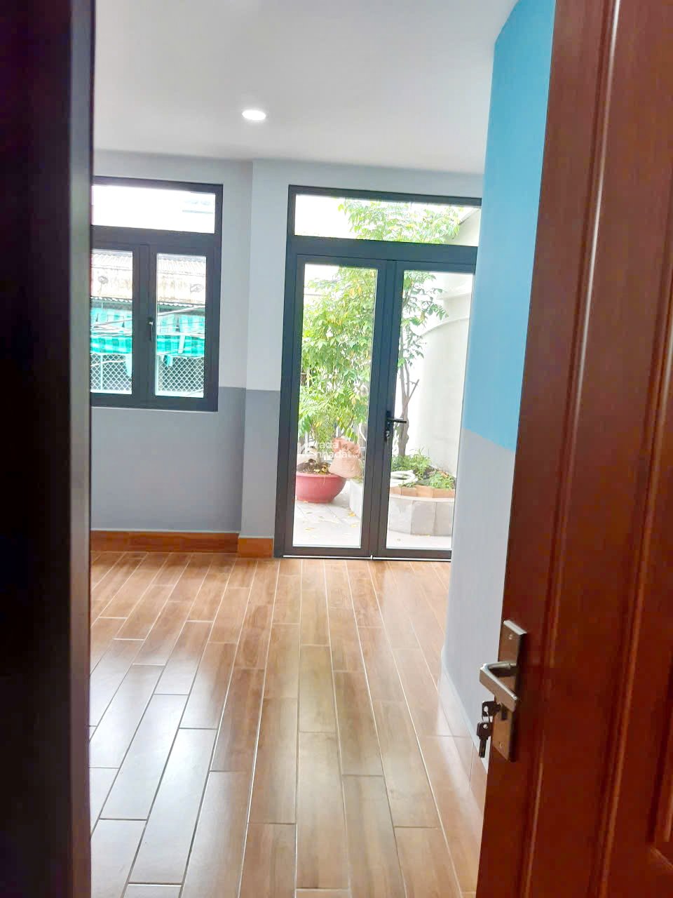 Bán CHDV 2 lầu gần mặt tiền đường Dương Bá Trạc P.2 Quận 8