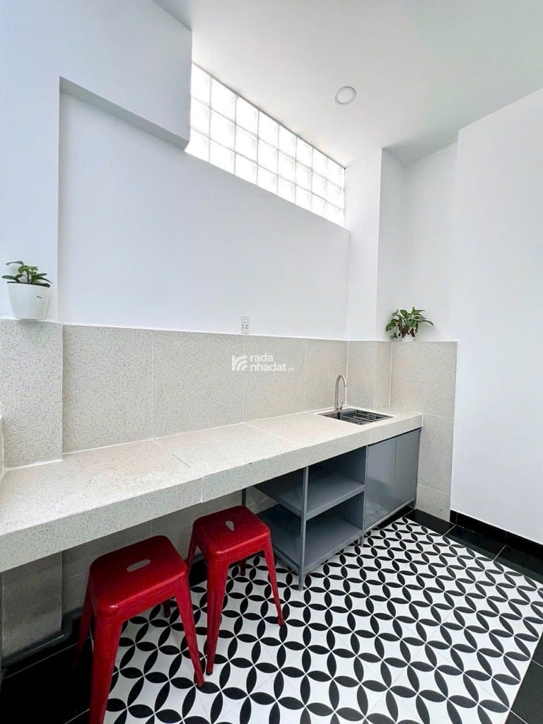 HẺM HƠI VÔ NHÀ - 5 TẦNG - KHU VIP CÁN BỘ PHÂN LÔ - TẶNG FULL NỘI THẤT - AN NINH - CHỈ HƠN 