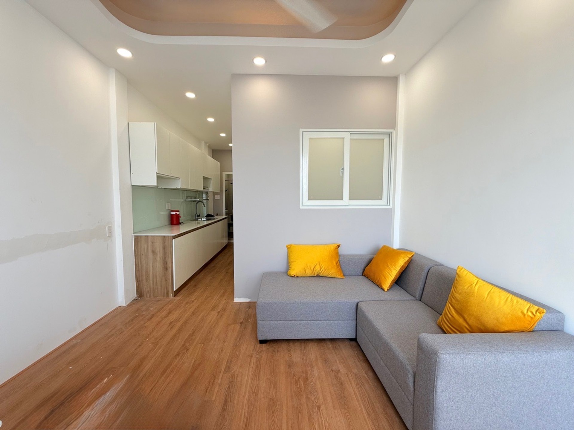 Bán chung cư Lạc Long Quân _ Chợ Hoa Đầm Sen ( 50M2-2PN-2WC) TẶNG NỘI THẤT 