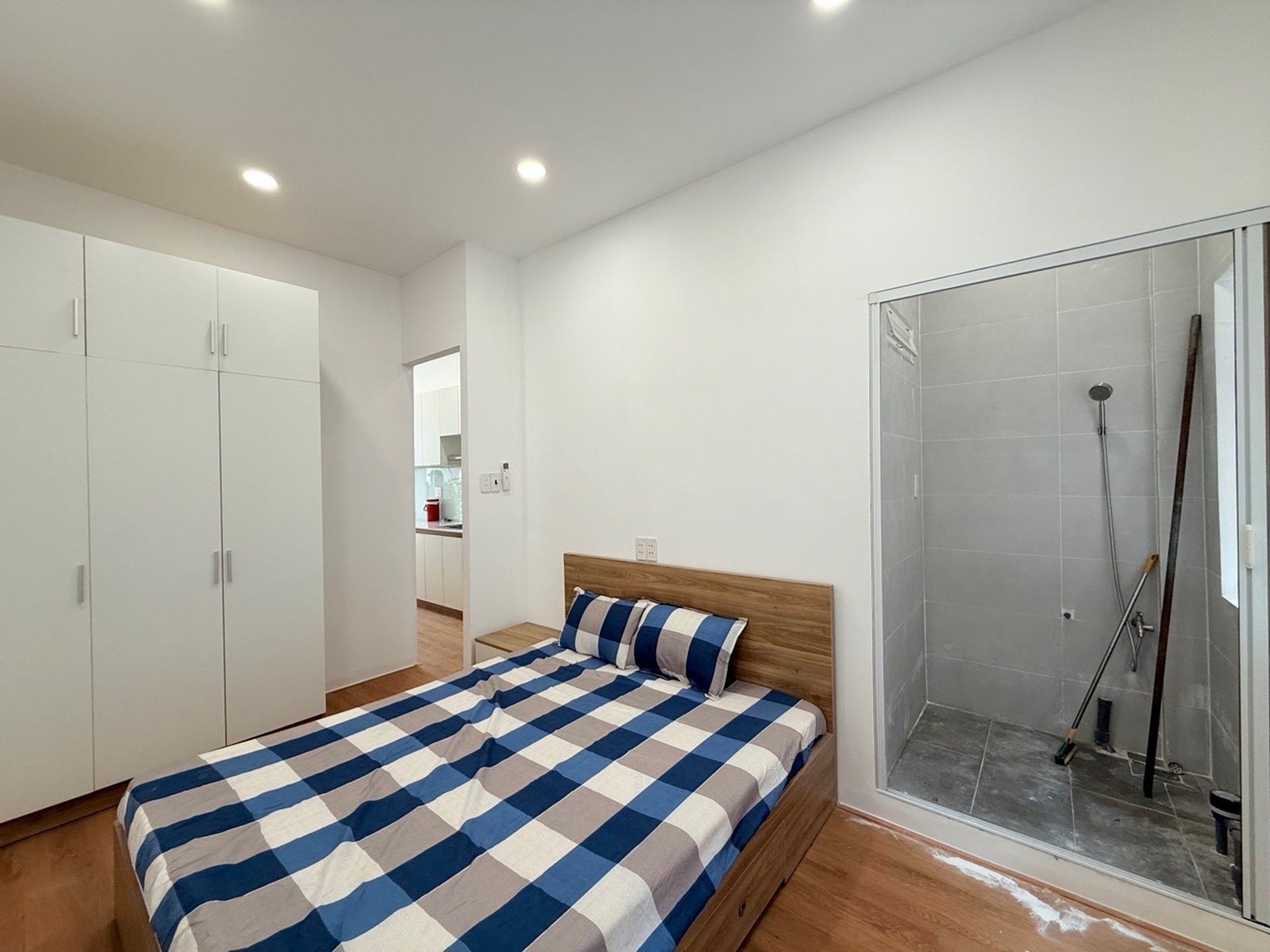 Bán chung cư Lạc Long Quân _ Chợ Hoa Đầm Sen ( 50M2-2PN-2WC) TẶNG NỘI THẤT 