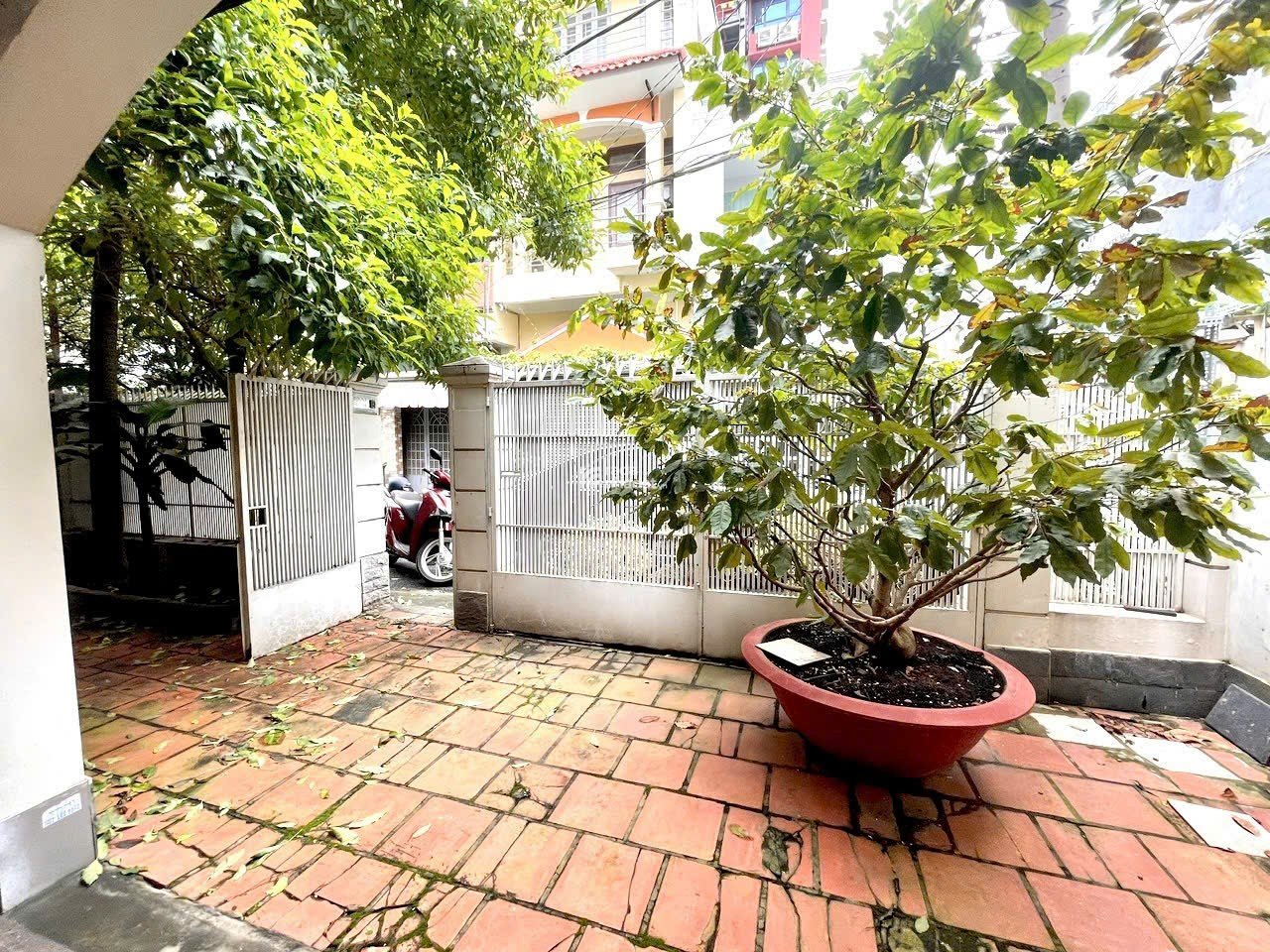 GẤP BÁN BIỆT THỰ CHÂU ÂU NGANG 10.5M - GIẢM 5.35 TỶ CHỈ CÒN 26.65 TỶ