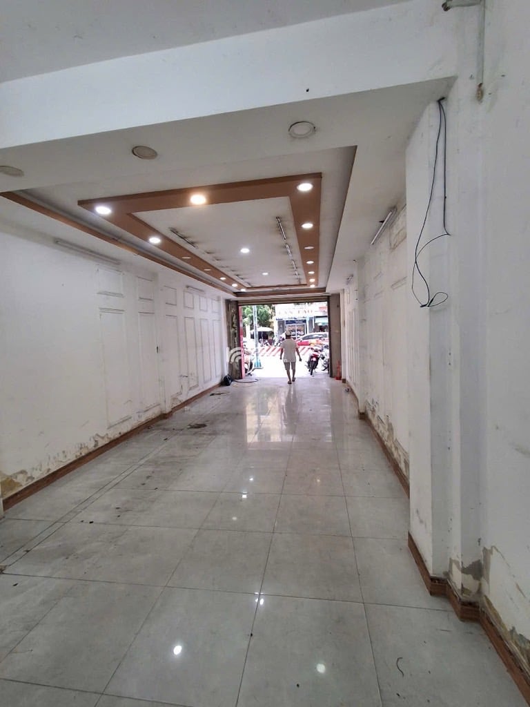  50M2 - 3 TẦNG - MẶT TIỀN ÔNG ÍCH KHIÊM - QUẬN 11 - NHÀ ĐẦY ĐỦ CÔNG NĂNG 