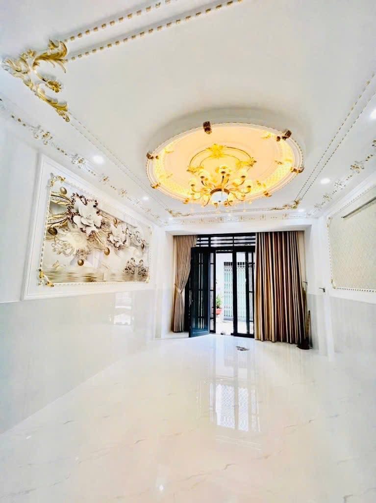 Bán nhà gấp đường Võ Văn Tần, phường 5, quận 10 gần ga Sài Gòn SHR,