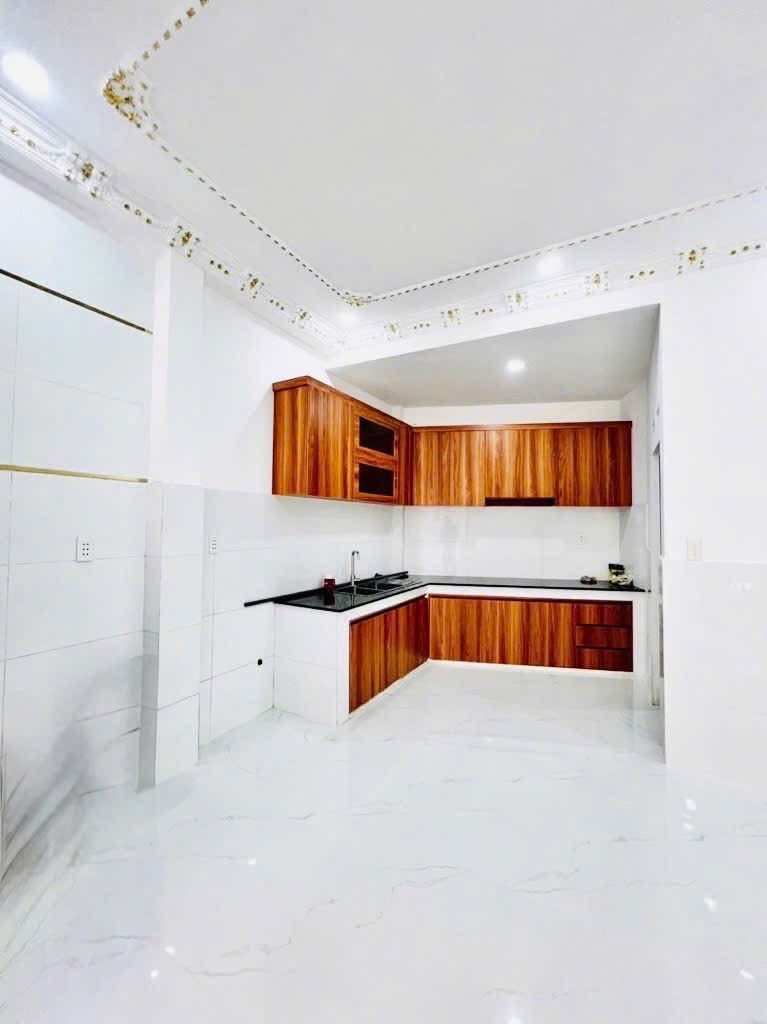 Bán nhà gấp đường Võ Văn Tần, phường 5, quận 10 gần ga Sài Gòn SHR,