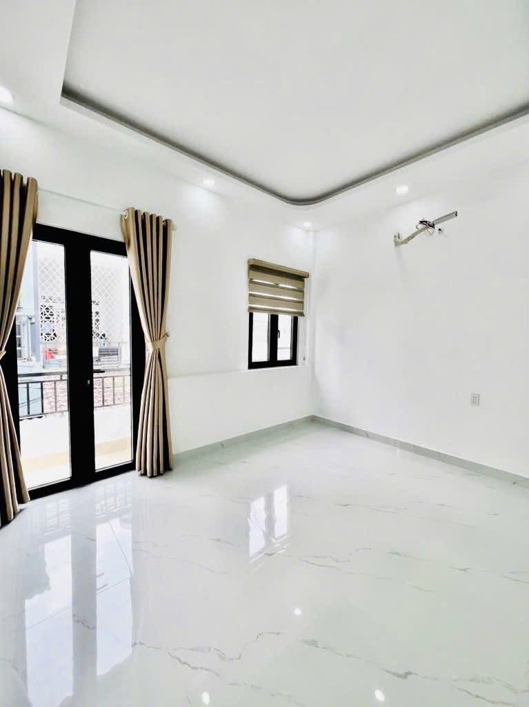 Bán nhà gấp đường Võ Văn Tần, phường 5, quận 10 gần ga Sài Gòn SHR,