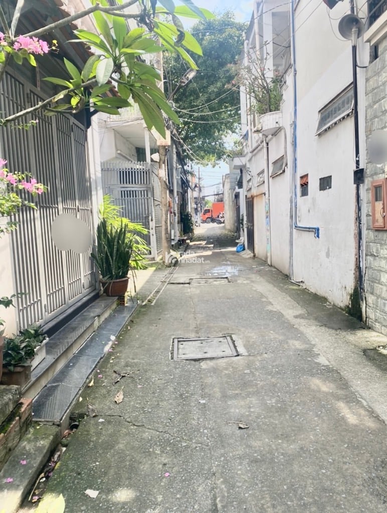 NHÀ ĐẸP Ở NGAY SÁT MẶT TIỀN GẦN Đ. PHẠM VĂN ĐỒNG 2 TẦNG 4,5X11 NHỈNH 4 TỶ.