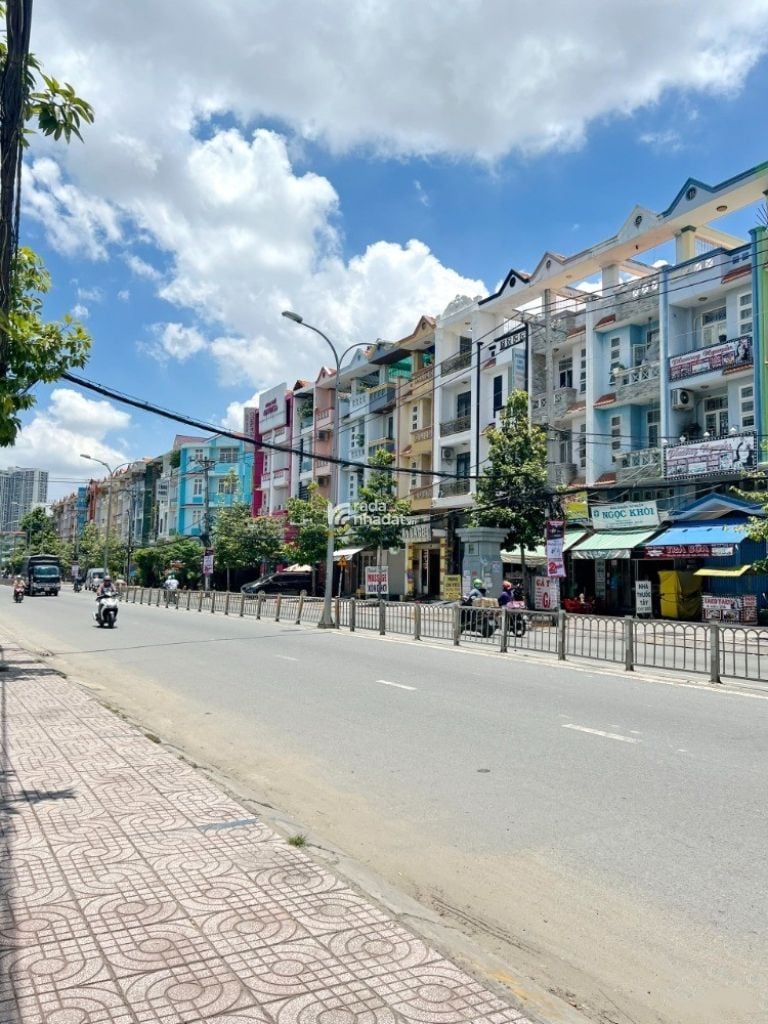 Bán đất tặng nhà Tạ Quang Bửu, hẻm xe hơi, nở hậu, hoàn công đủ, gần Aeon Parc Mall, nhỉnh 8 tỷ