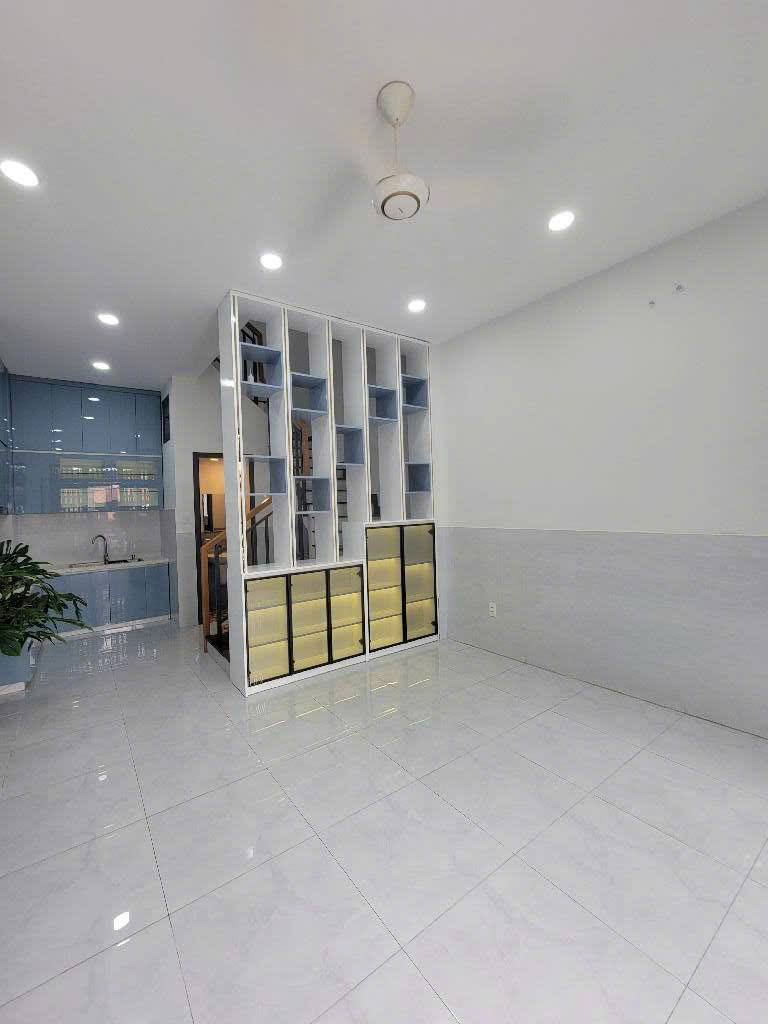 Bán nhà Dương Quảng Hàm Gò Vấp, 4.6x8m, 4 tầng, thông Phạm Văn Đồng, 7.75 tỷ TL  