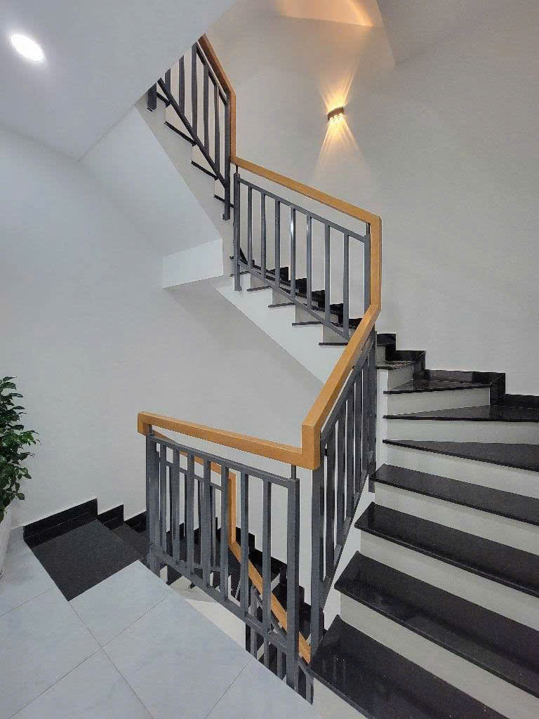 Bán nhà Dương Quảng Hàm Gò Vấp, 4.6x8m, 4 tầng, thông Phạm Văn Đồng, 7.75 tỷ TL  