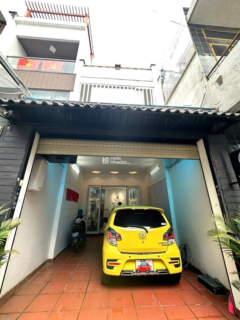 GIÁ ĐẦU TỪ - HẺM 1 TRỤC SÁT MẶT TIỀN - ĐANG CHO THUÊ 18TR - NHÀ 80M2 x 4 TẦNG MỚI ĐẸP.