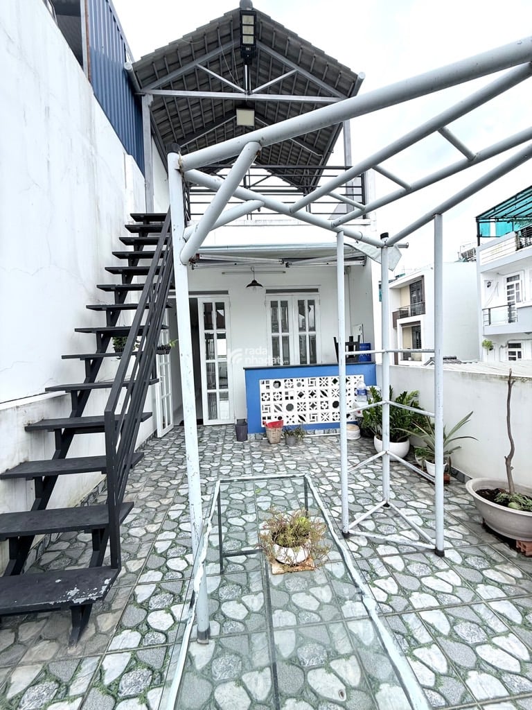 GIÁ ĐẦU TỪ - HẺM 1 TRỤC SÁT MẶT TIỀN - ĐANG CHO THUÊ 18TR - NHÀ 80M2 x 4 TẦNG MỚI ĐẸP.