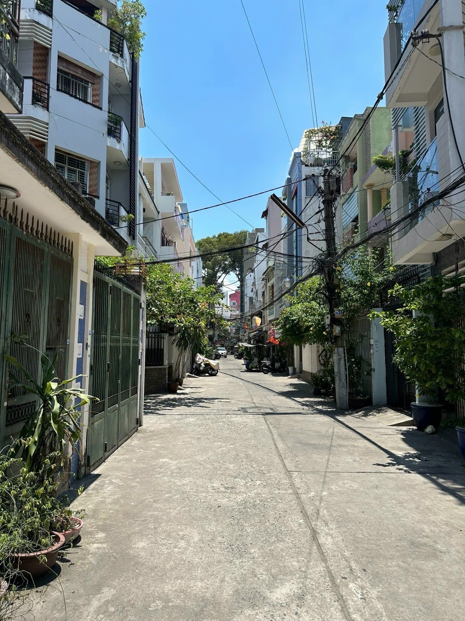 cần bán Gấp em mặt góc Nguyễn Tri Phương q10 dt 201m2. kc 4tầng sân thượng chỉ với 53tỷ