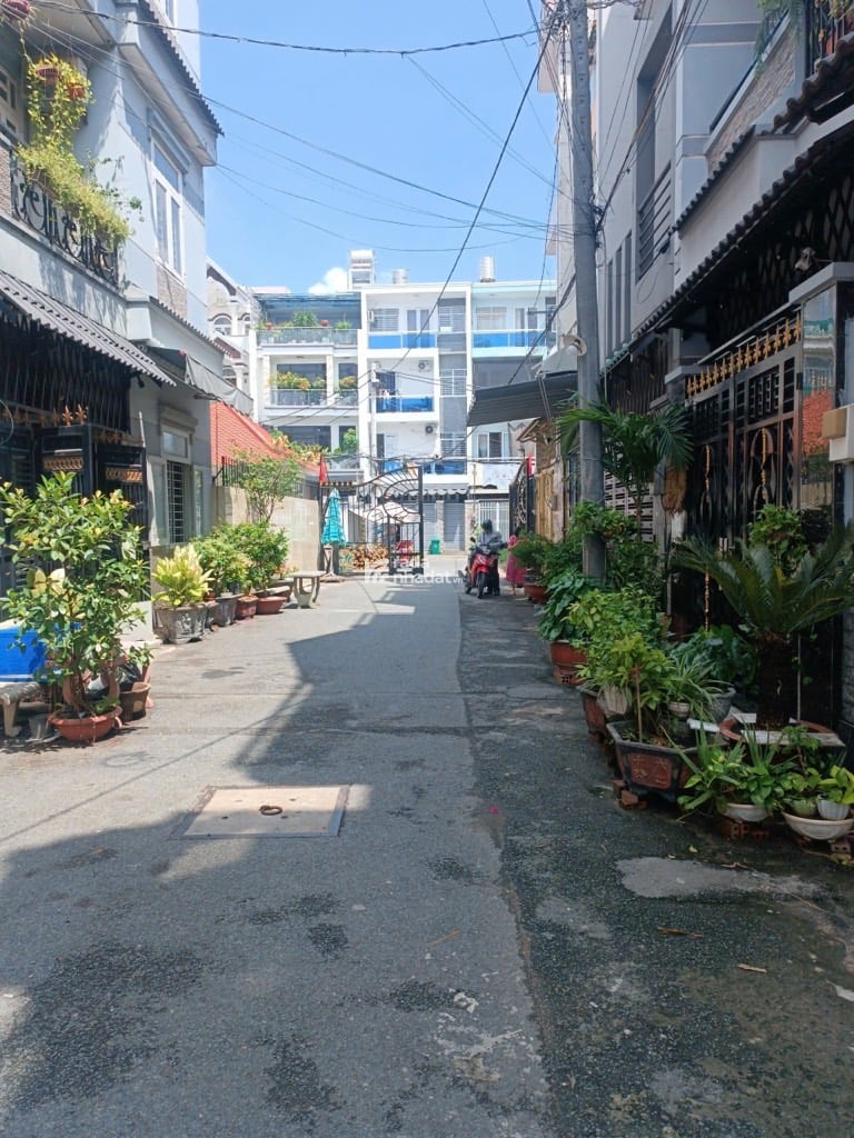  NHÀ ĐẸP 3 TẦNG - KHU TOÀN NHÀ CAO TẦNG BIỆT THỰ XỊN ĐẸP - CẠNH LÊ VĂN QUỚI 