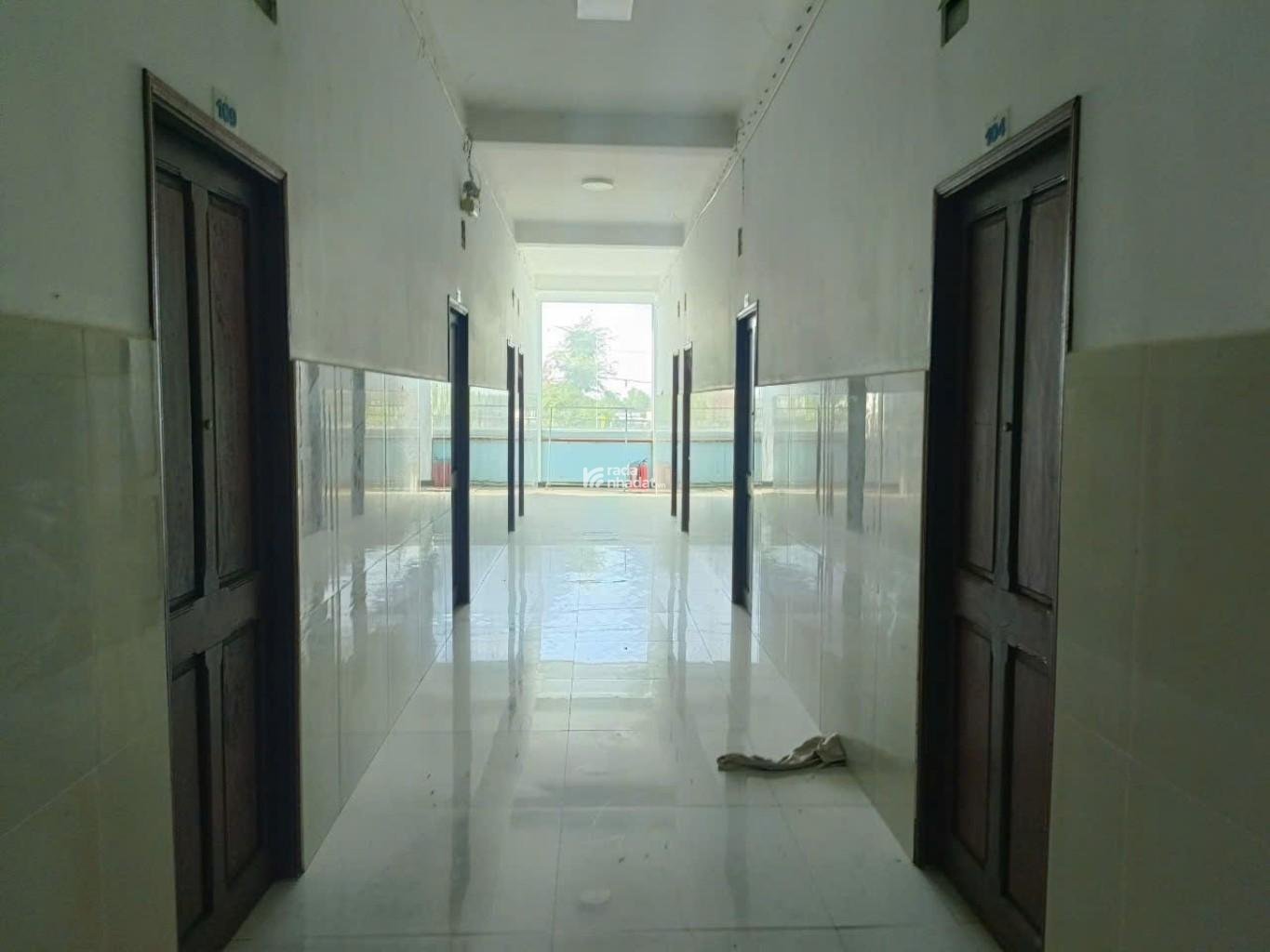 BÁN KHÁCH SẠN MẶT TIỀN ĐƯỜNG 10M GẦN CHỢ BÌNH CHÁNH DTSD 600M2 THU NHẬP 30TR/TH NHIK 8 TỶ  