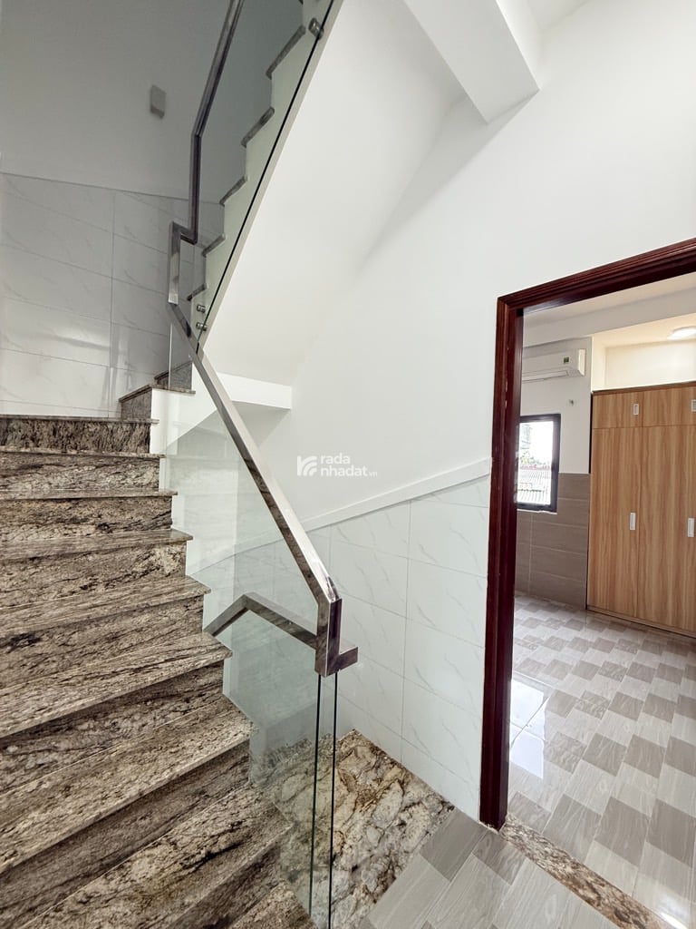 SIÊU PHẨM 5 TẦNG ĐẸP GIÁP QUẬN 10 KHU LỮ GIA - 39M2 - MUA CHỈ VIỆC DỌN VÀO Ở - SỔ 2025 CHUẨN