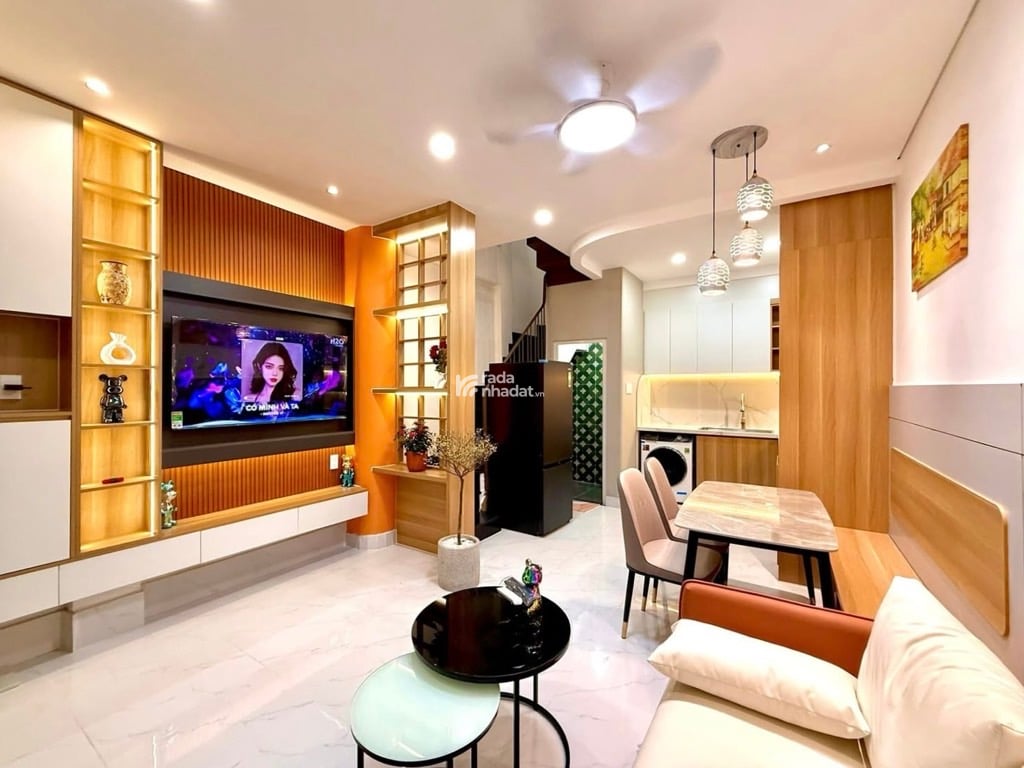 HXH NGUYỄN KHUYẾN, BÌNH THẠNH, 3 TẦNG CÓ KC Ở NGAY. GIẢM 350TR CHỈ 4.7T 