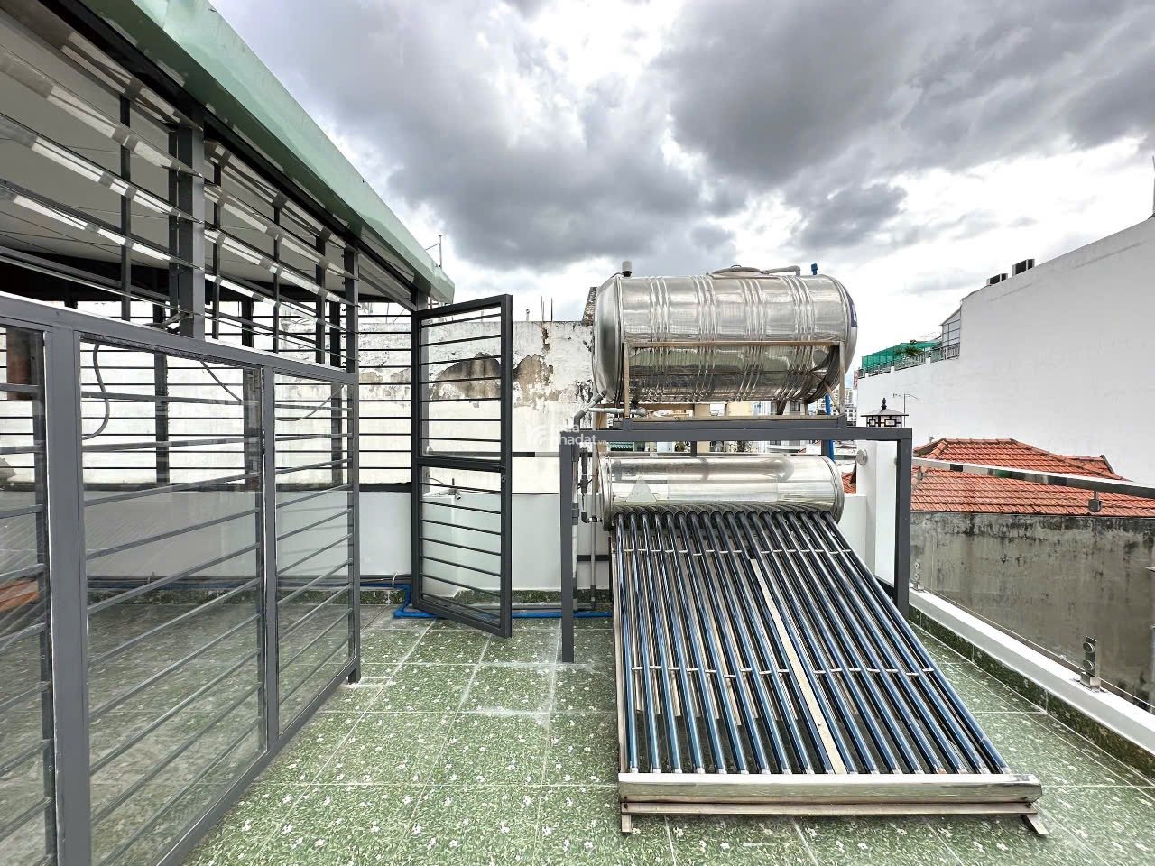 CẦN TIỀN BÁN GẤP, Nhà đường Lê Quang Định, gần chợ, giá 3tỷ790 TL, sổ hồng riêng